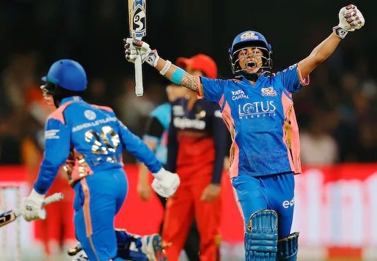 WPL 2025: Mumbai Indians won against RCB Harmanpreet Kaur and Amanjot Kaur guided to 4 wickets